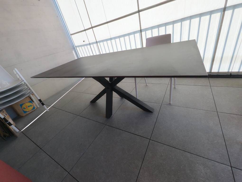 Tables: Grosser Esstisch in Stein-Optik von Micasa – D'occasion à Dietlikon par falessi01 1