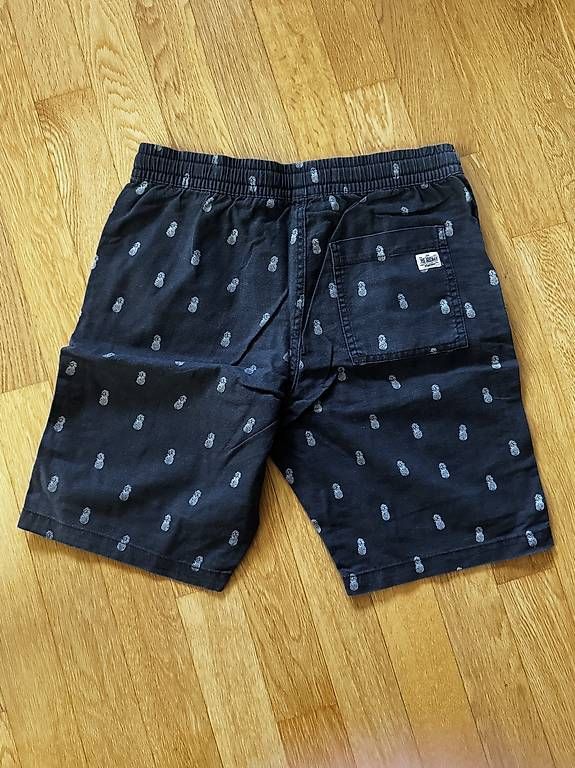 Pantalons: Ananas Short – D'occasion à Dornach par jon_687v 1