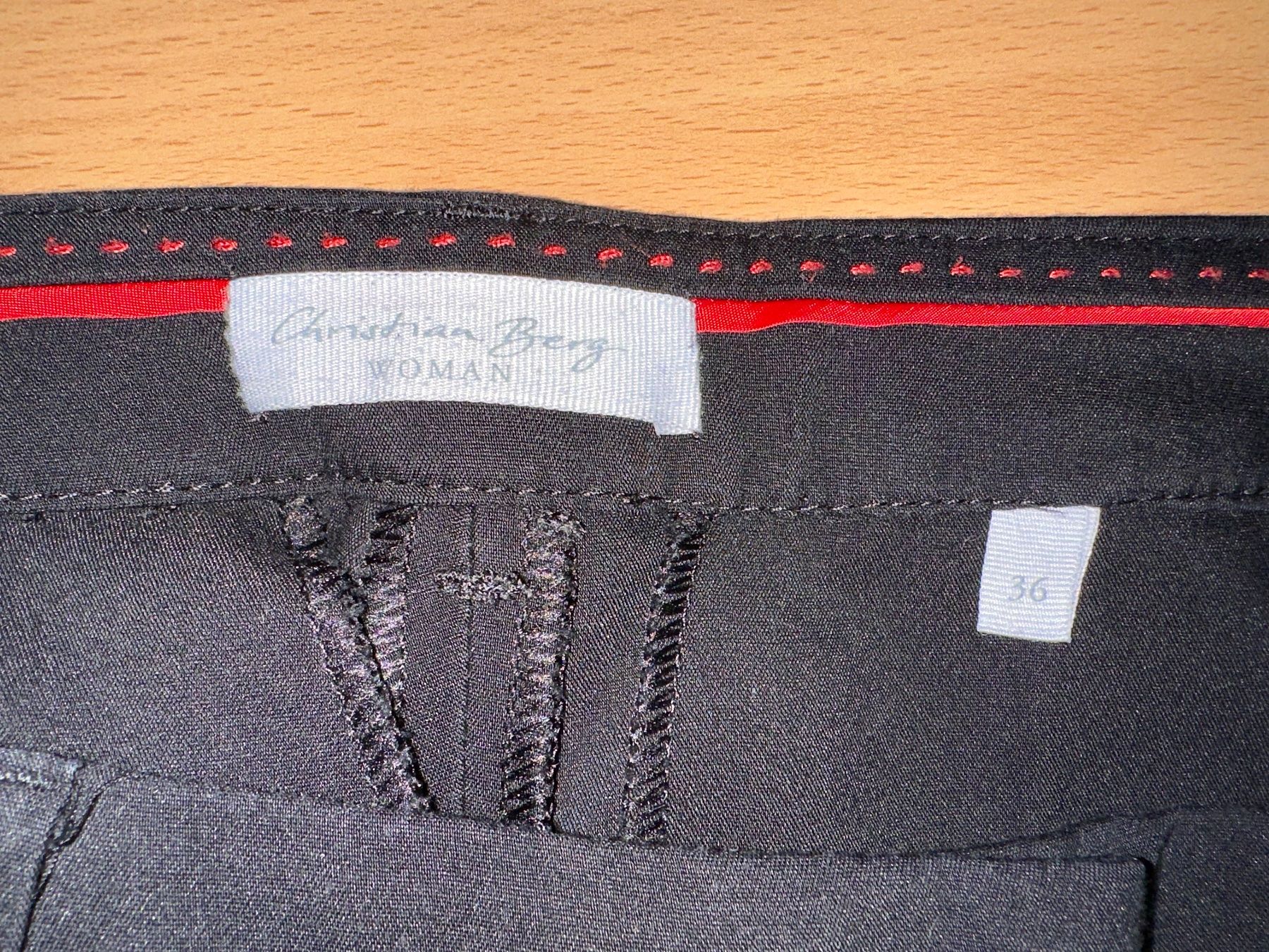 Pantaloni: Christian Berg Stoffhose schwarz – Usato da Trimbach venduto da Goldchild_8 3