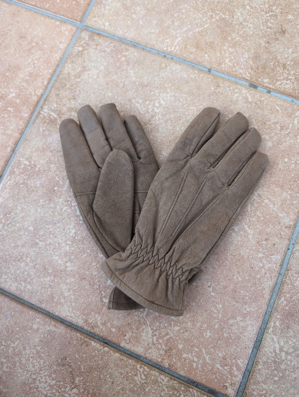 Guanti & manicotti: Warme Wildleder Handschuhe ca. Grösse 7 – Usato da Alberswil venduto da __colafroeschli__