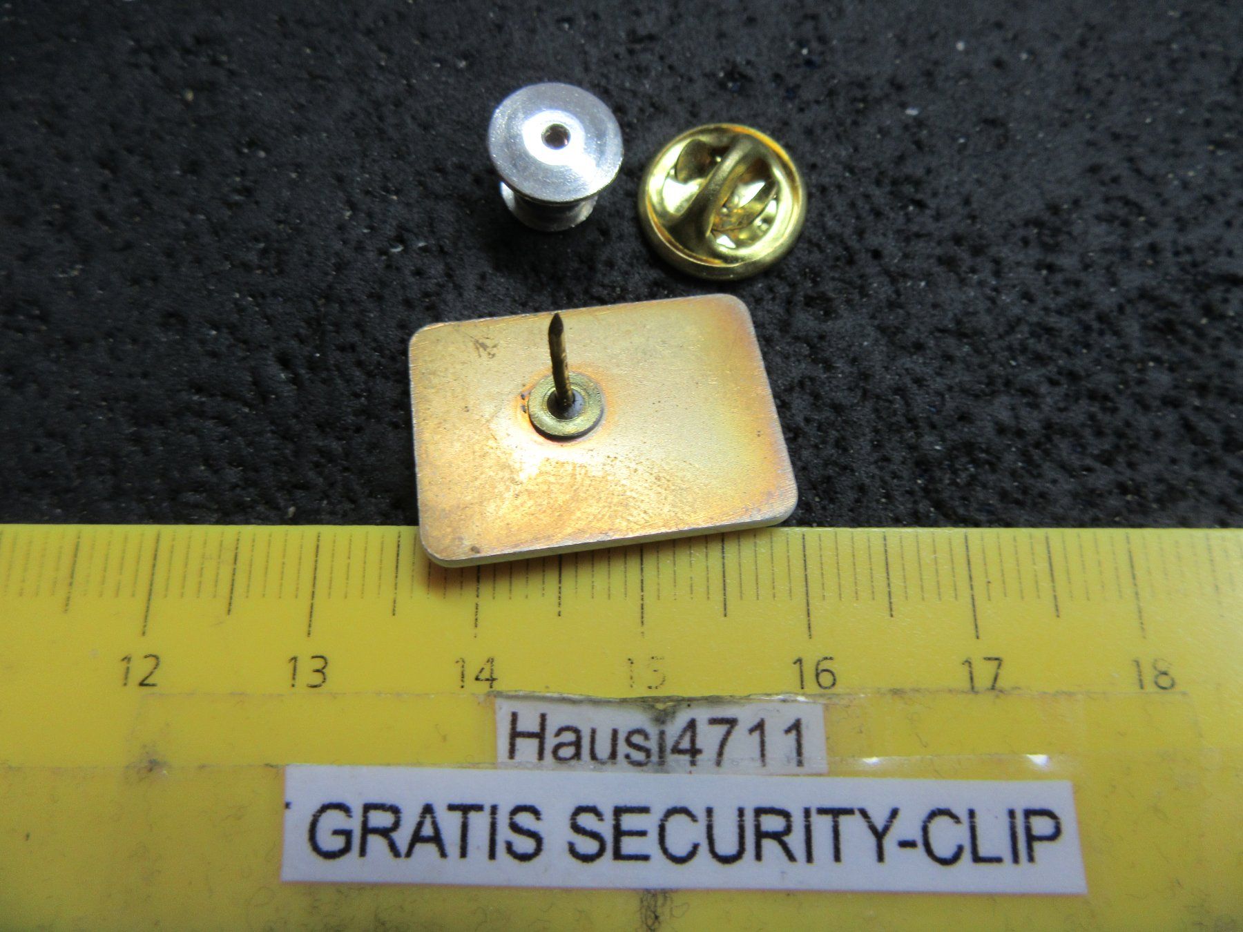 Audi Plaquettes & Badges: VW AUDI KAT. AUTO PIN MIT SECURITY-CLIP – D'occasion à Ettingen par Hausi4711 1