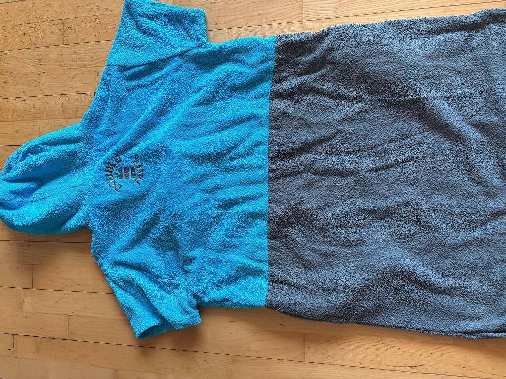 Accappatoi: Schöner Surf / Bade Poncho – Usato da Basel venduto da Jschlaefli 2
