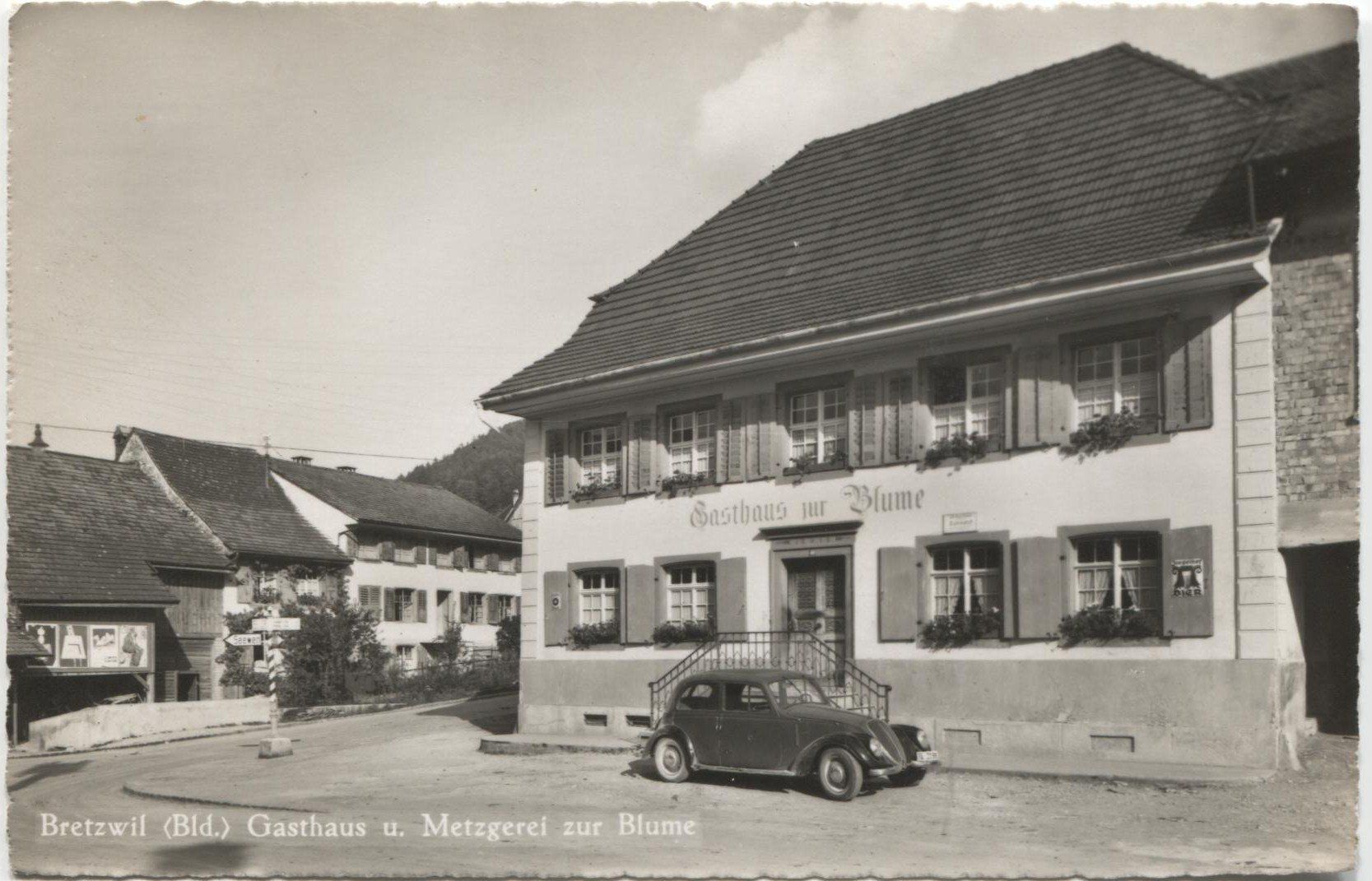 Cartoline postali: BRETZWIL BL 1940 Restaurant Blume mit Oldtimer-Auto – Usato da Rothrist venduto da Clanx