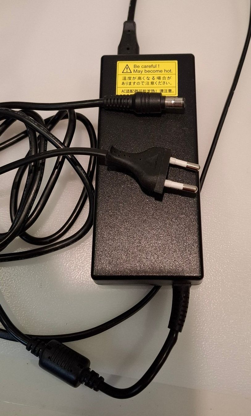 Toshiba Caricabatterie: Netzteil Ladegerät AC Adapter 19V= – Usato da Bonstetten venduto da wudeli79 1