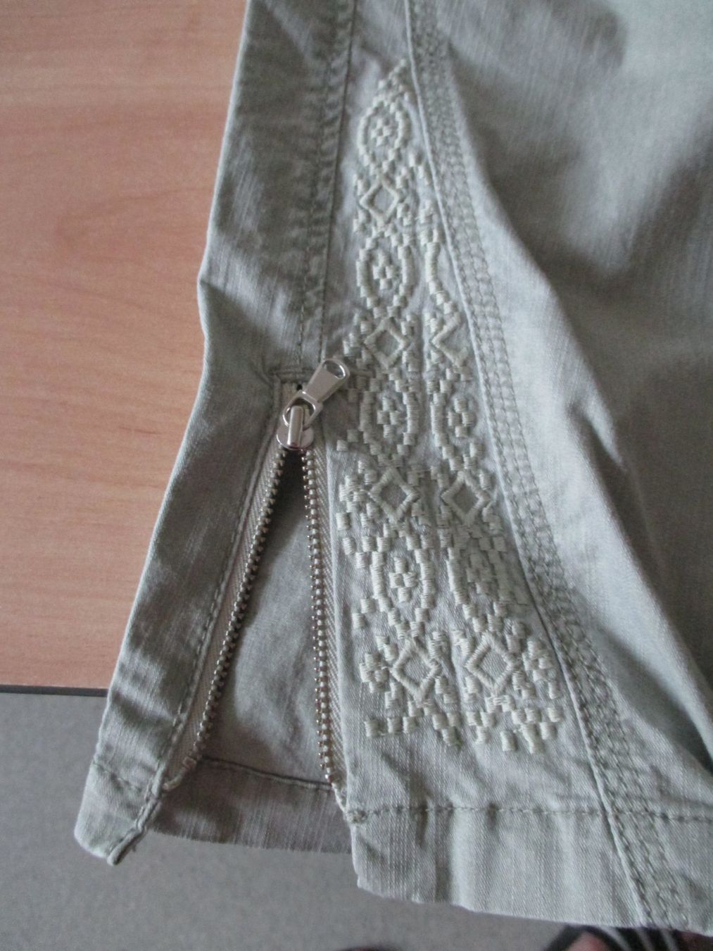 Hosen: Leichte 7/8 Baumwoll Stretch Sommerhose Gr.50 Helles Oliv – Gebraucht aus Winterthur von katzen07 2