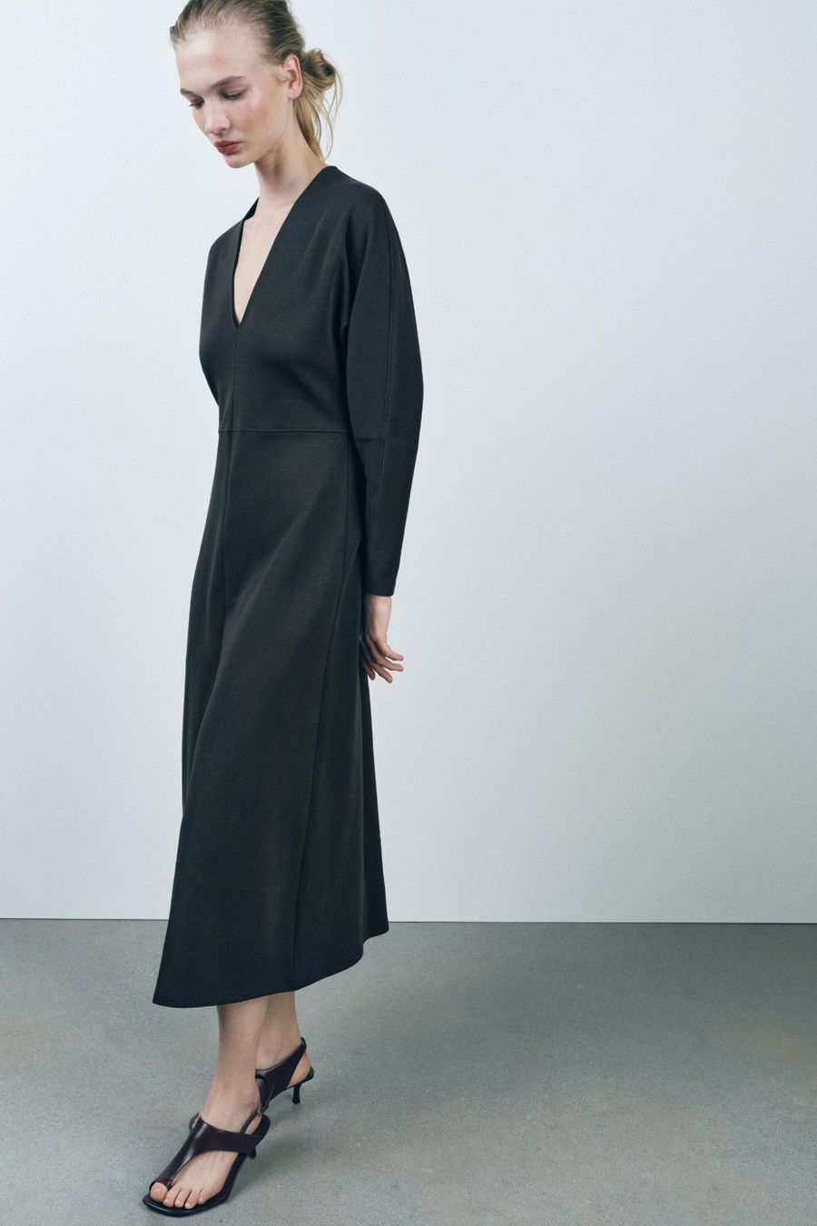Zara Kleider: INTERLOCK MIDI KLEID ZARA NEU – Neu und originalverpackt aus Biberist von Soleda67