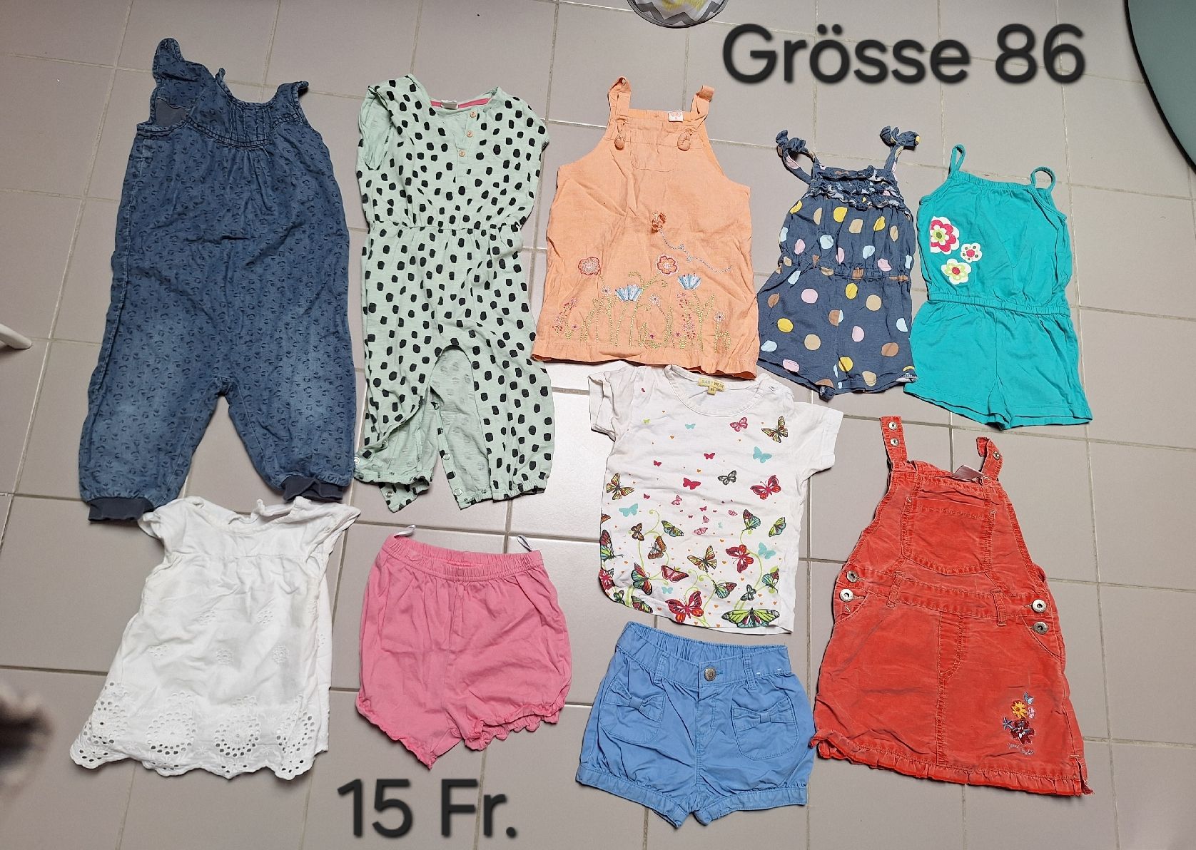 Lotti & Set di vestiti: Kleiderpaket Grösse 86 (10 Teile) – Usato da Sissach venduto da Nothing123