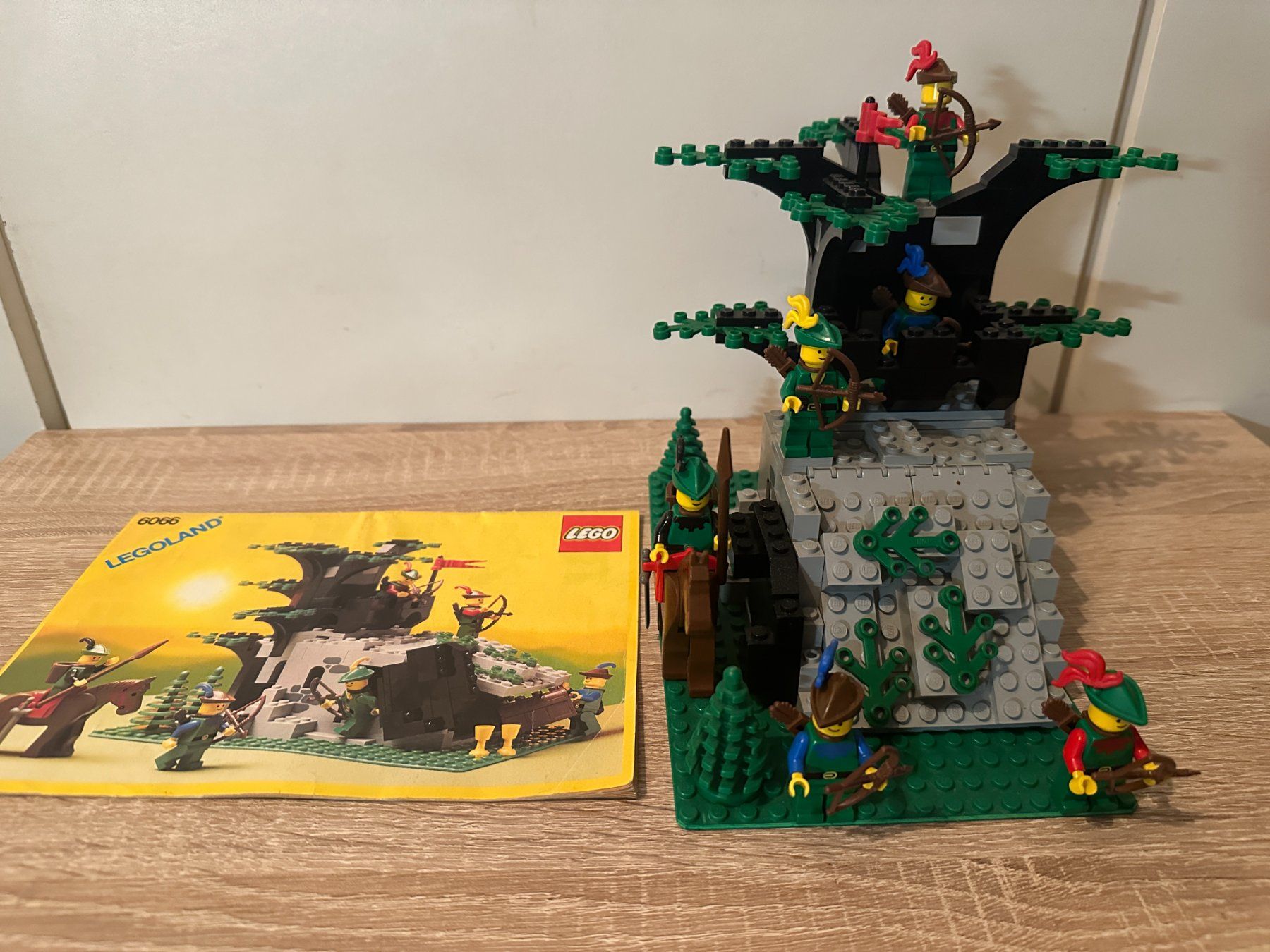 Lego Kit di costruzioni: LEGO Ritter 6066 Camouflaged Outpost – Usato da Basel venduto da Don-Angel