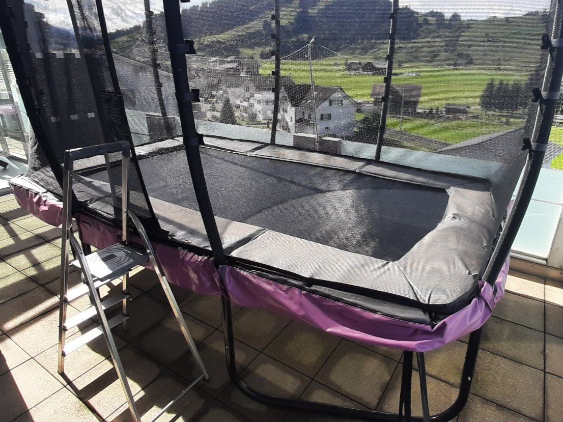 Trampolines: Trampolin EXIT Elegant Premium 214x366 ab CHF 1.00 – D'occasion à Rothenthurm par Schefe 4