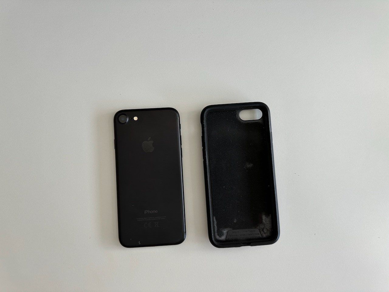 Apple Telefoni cellulari / Smartphones: iPhone 7 128 GB mit Quad Lock Hülle schwarz – Usato da Wangen b Olten venduto da kl4 1