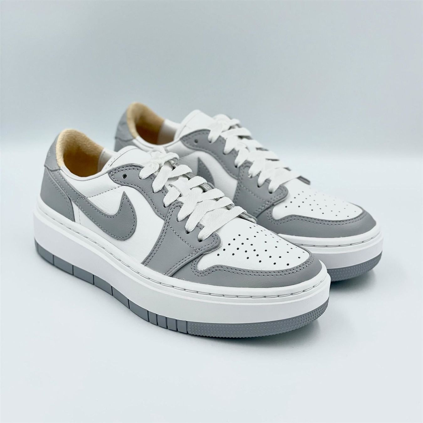 Jordan Damenschuhe: Jordan 1 Elevated Low Wolf Grey EU 38.5 – Neu und originalverpackt aus Erlinsbach von sasneakers