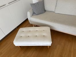 Fusshocker / Ottoman aus den 60er-Jahren – neu bezogen