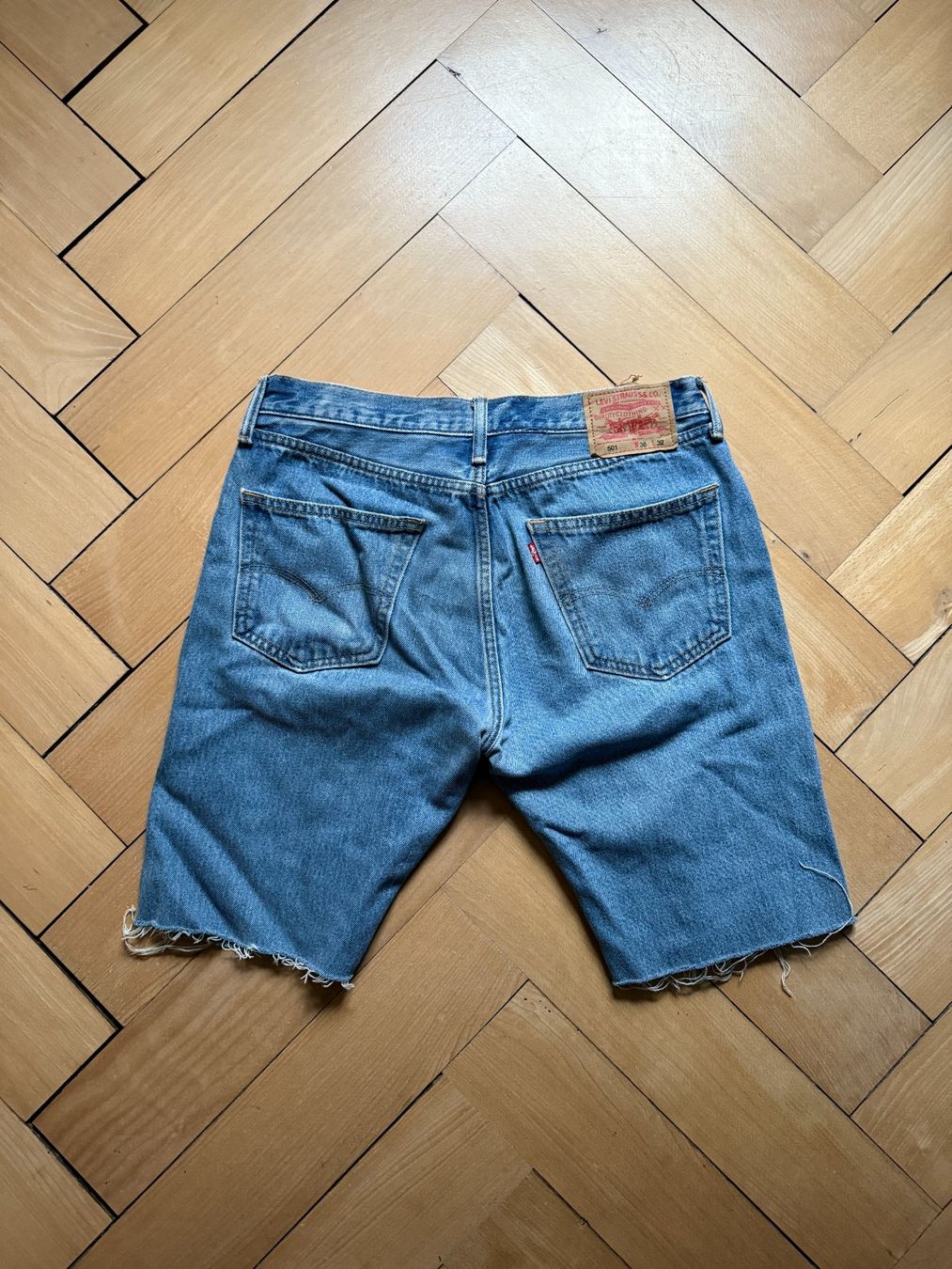 Levi's Jeans: LEVIS - Jeansshorts blau W32 – Usato da Zürich venduto da Diazaio 1