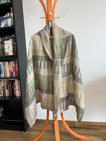 Stylish Women's Scarf - Perfect for spring &autumn