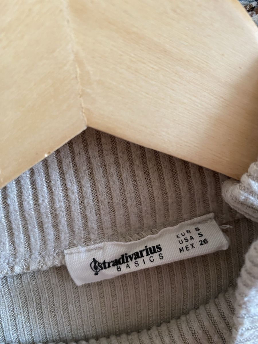 Stradivarius Pullover & Sweatshirts: Pull beige Stradivarius boutonné, taille S – Gebraucht aus Aigle von Celina28 2