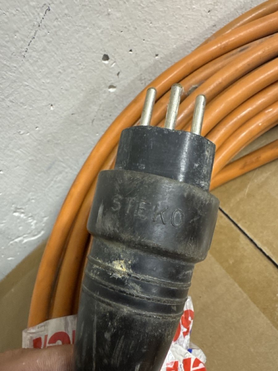 Câbles: Extension Cord Orange 10A 250V 3-Pin Plug – D'occasion à Riehen par Top-Quality 2