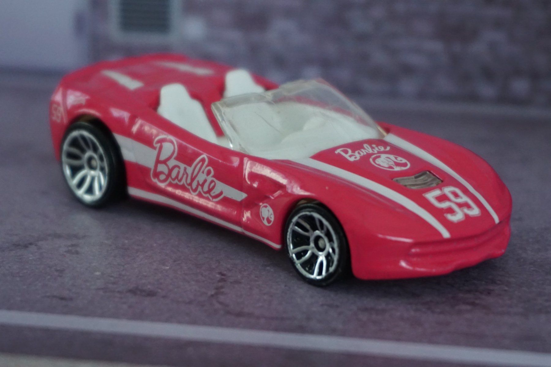 Hot Wheels Modellini d'auto: HotWheels `14 Chevy Corvette Barbie COOL !!!!!!!!!!!!!!! – Usato da Reiden venduto da Doppeldecker69