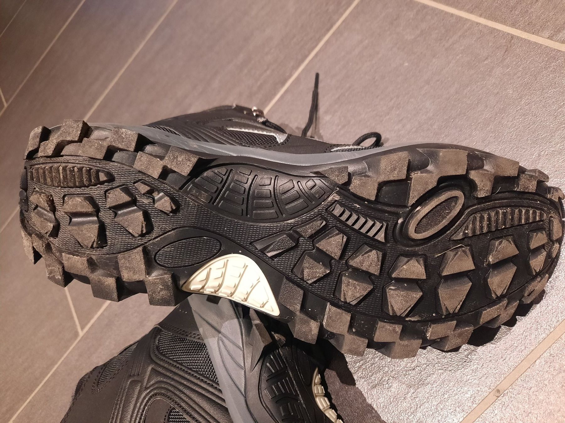 Scarpe per ragazzi: Winterschuhe 46N Gr. 40 – Usato da Rothrist venduto da Ellie 2