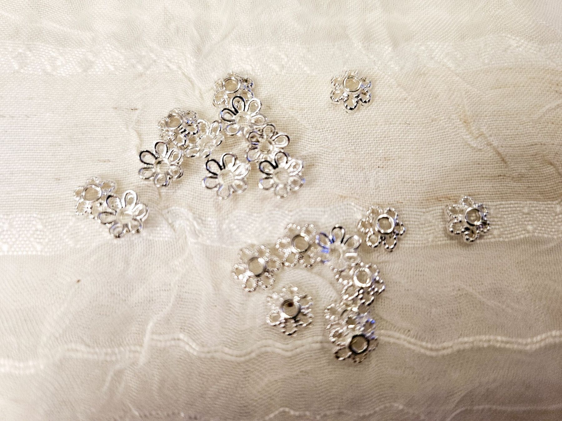 Perlen (unechte): 20 stk perlenkappen 5mm (nr11) – Neu (gemäss Beschreibung) aus Dietikon von Eleda