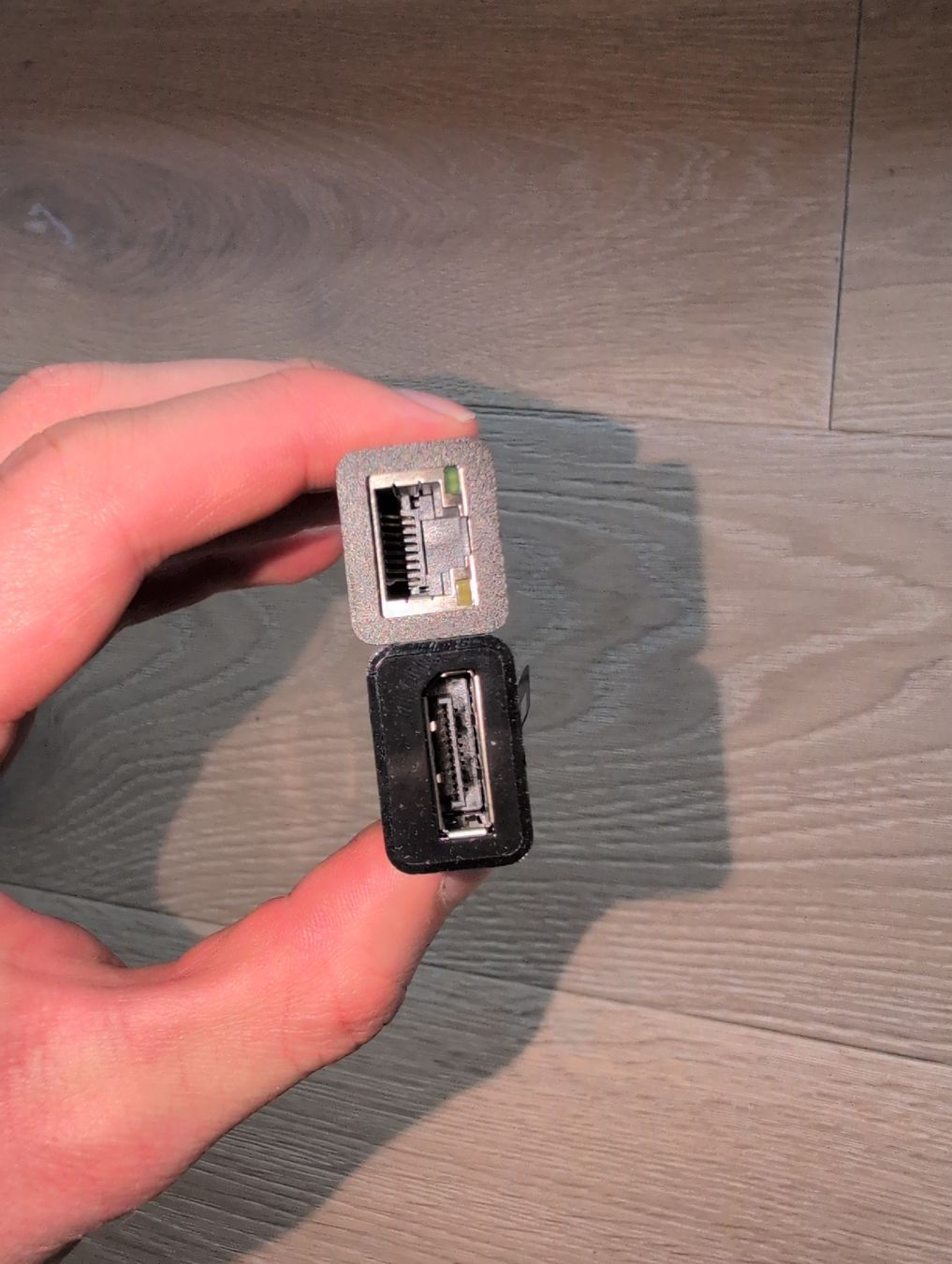 Laufwerke & Adapter: Usb C zu Ethernet und Usb C zu HDMI Adapter – Gebraucht aus Stetten SH von Hrbt