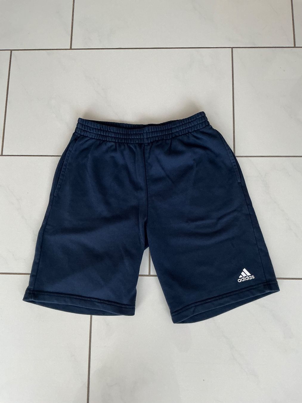 Adidas Pantaloni: Adidas Sport Bermudas Gr.176 – Usato da Biel-Benken BL venduto da Sahra1