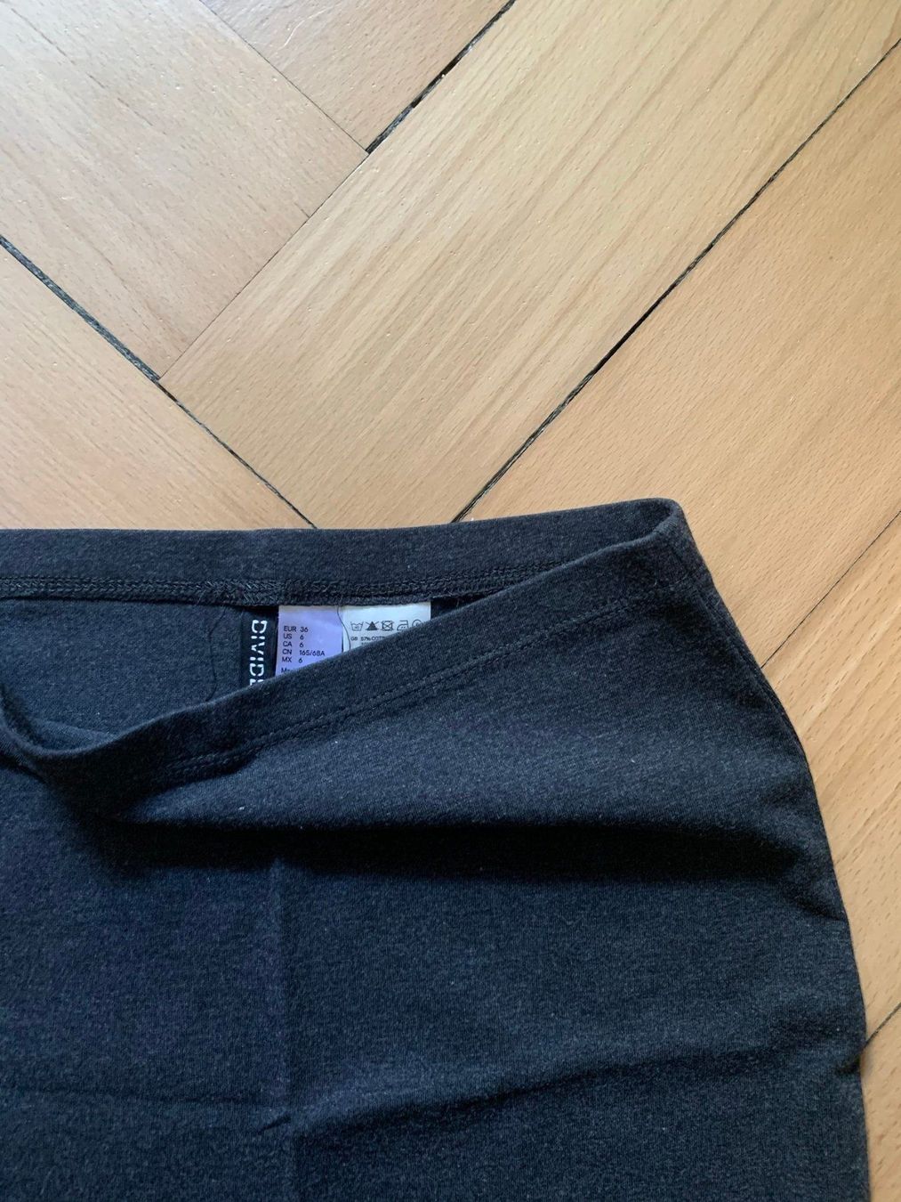 H&M Gonne: Minirock dunkelgrau - 36 – Usato da Zürich venduto da Diazaio 1