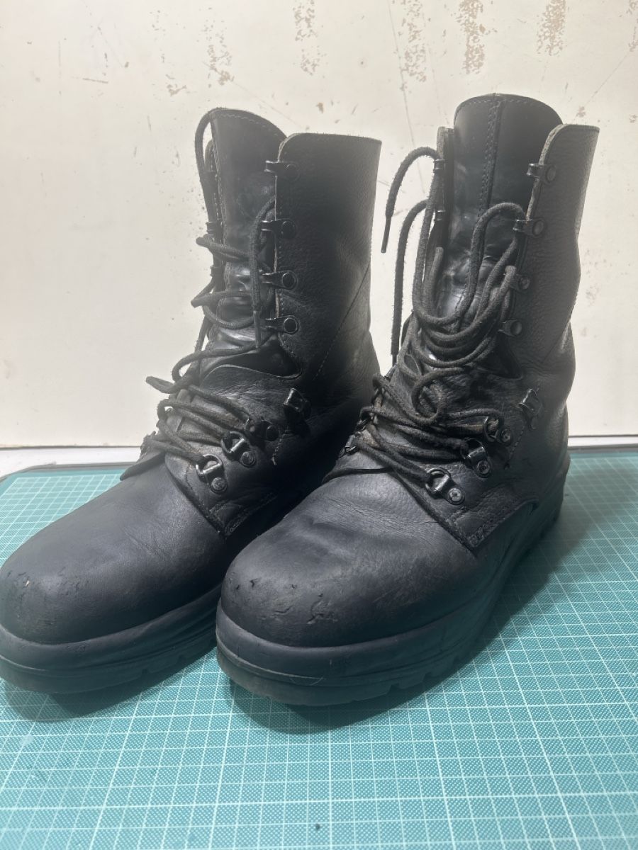Scarpe da uomo: Vintage Schweizer Armeestiefel – Usato da Gorduno venduto da dm0320