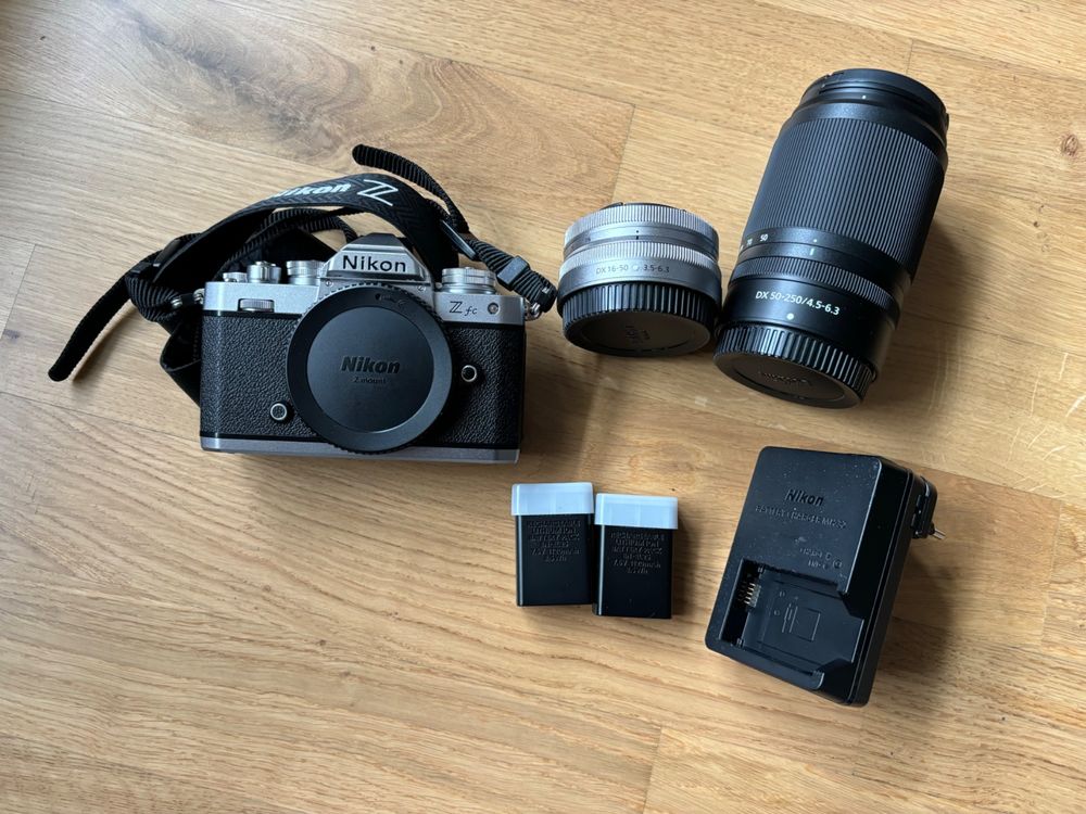 Nikon Z Fc Mirrorless Con Obiettivi 16-50mm E 50-250mm - 20.9MP, 4K, Mirino Elettronico, Argento - Foto 3