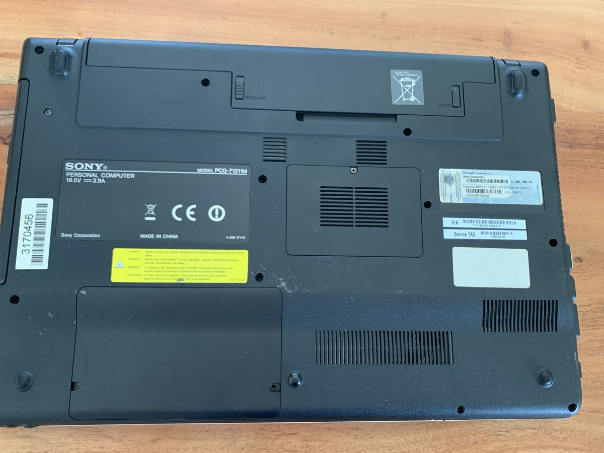 Vaio Notebook: Notebook Sony Vaio silber gebraucht mit Netzteil – Usato da Neuhausen venduto da sou_t9p8 5