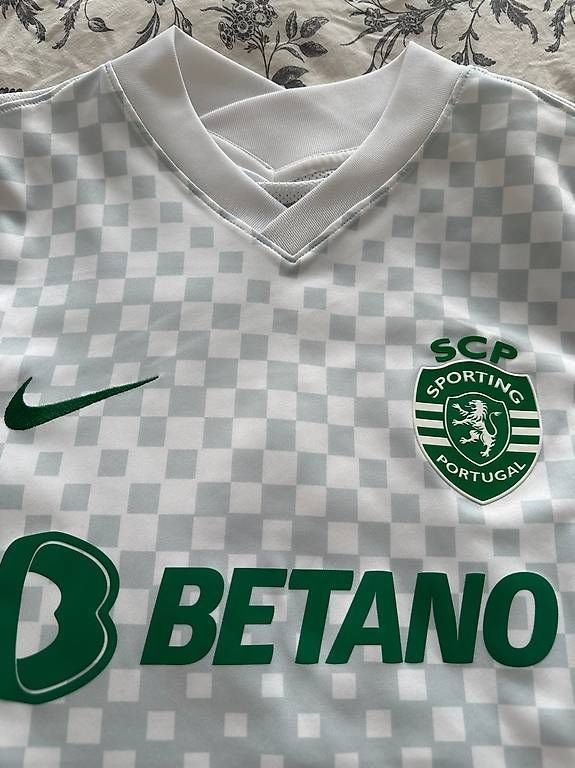 Leibchen & Hosen: Nike Maillot Sporting CP Third 22/23 M – Gebraucht aus Lausanne von PeixotoBruno 1