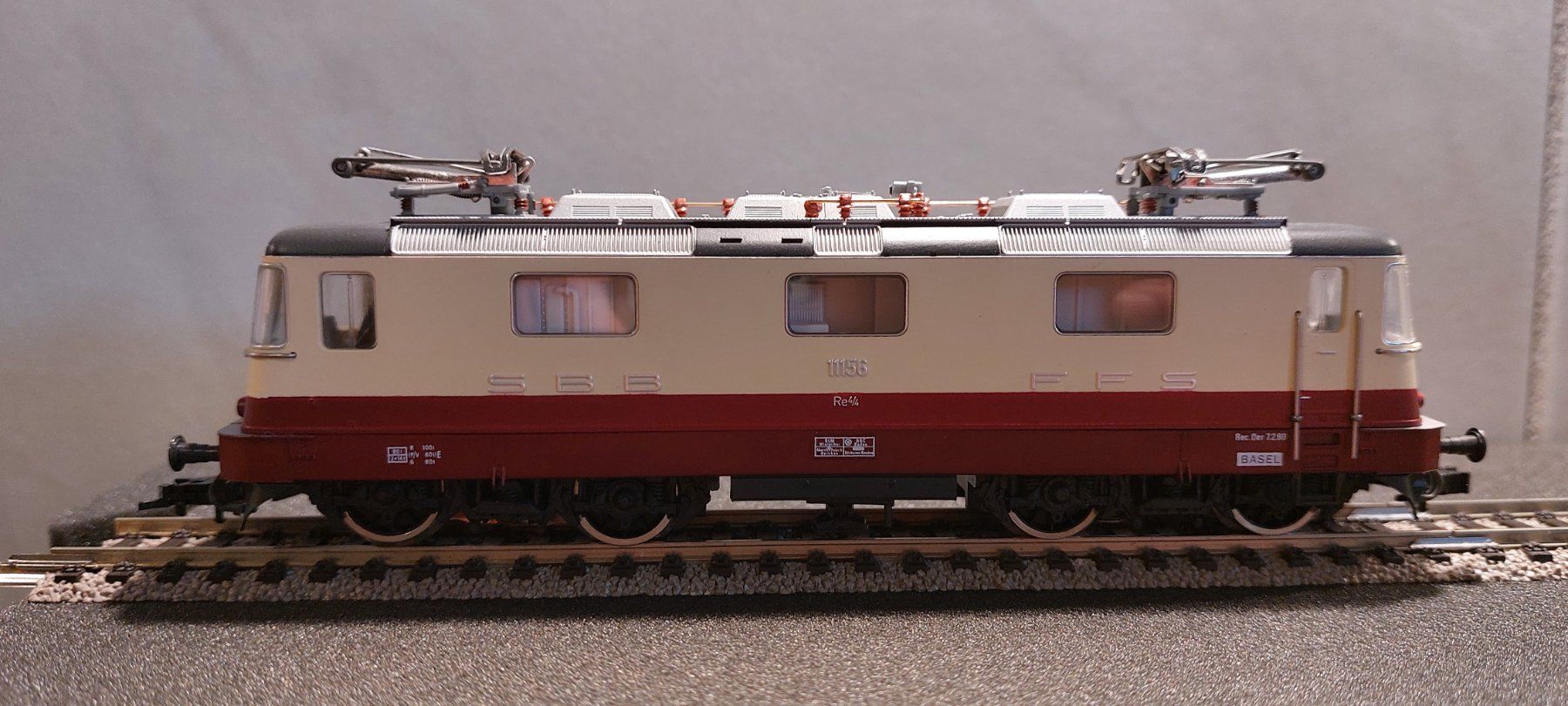 Fleischmann Modellini di ferrovie: Fleischmann 4341 - Re 4/4'' 11156 TEE der SBB CFF FFS – Nuovo e nell'imballaggio originale da Rotkreuz venduto da MOBAHN-1zu87 5