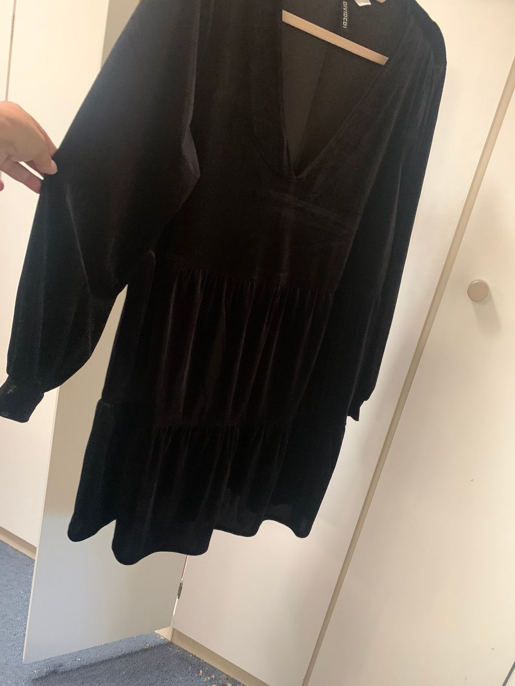 H&M Kleider: kurzes Samtkleid langarm schwarz L – Gebraucht aus St. Gallen von Miousch 4