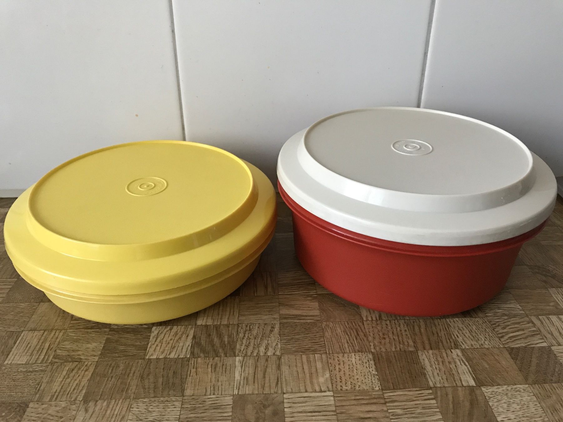 Tupperware Contenitori & Simili: Tupperware    2 Schüsseli mit Deckel – Usato da Birmensdorf ZH venduto da Hilhan 1