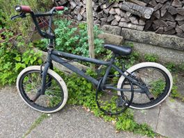 BMX Velo schwarz mit weissen Reifen guter Zustand