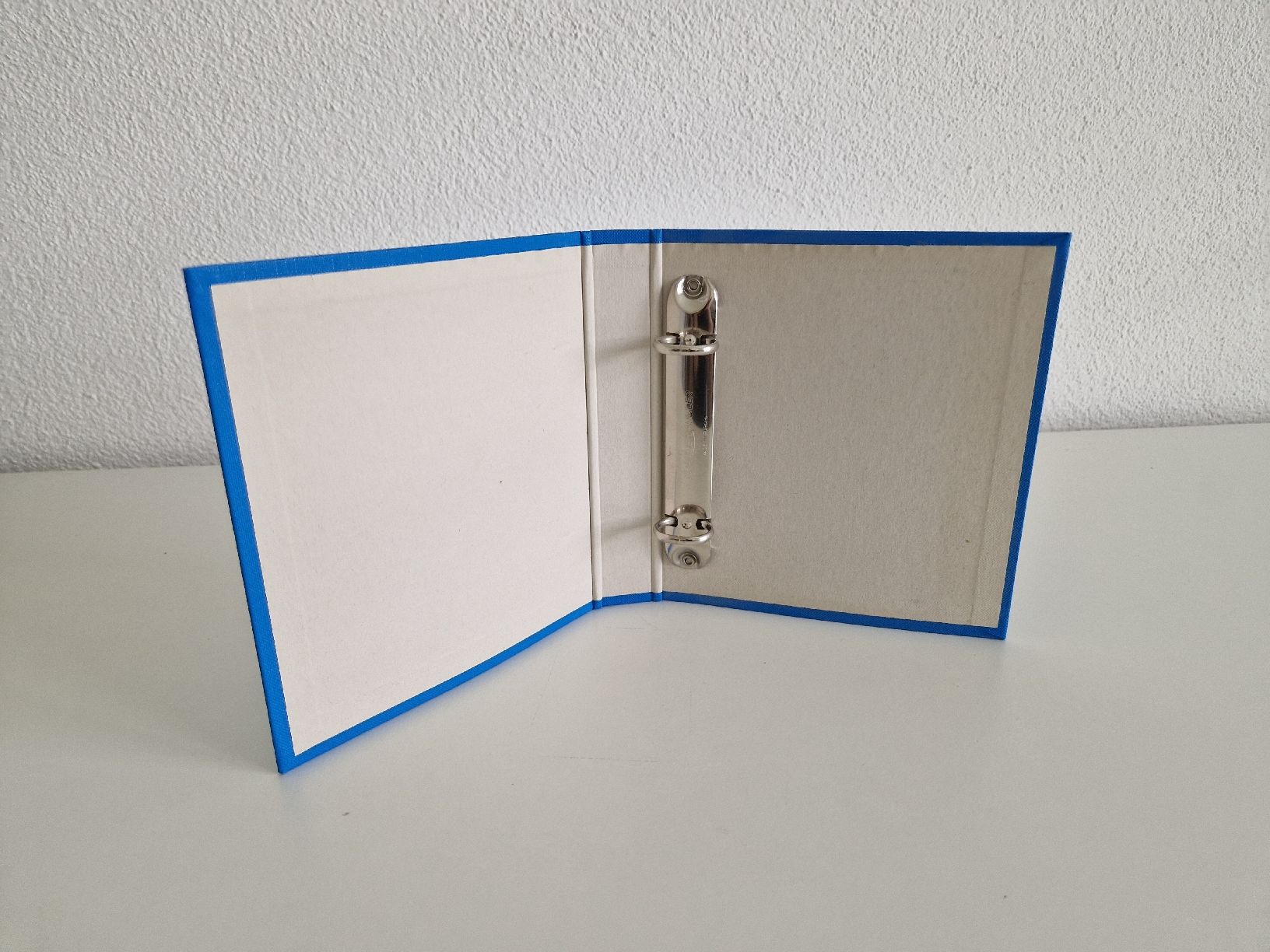 Raccoglitori: Ordner Blau - klein ca. A5 /A6 Grösse – Usato da Buchs SG venduto da mr9470 1