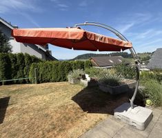 Sonnenschirm 3m hängend mit Sockel