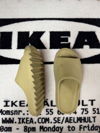 Yeezy Slides Resin