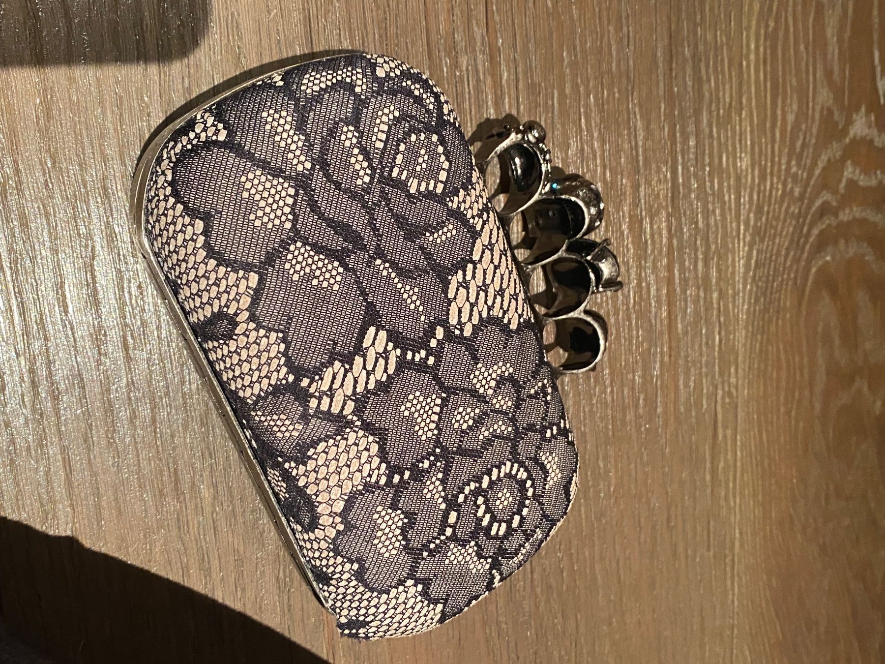 Alexander Mcqueen Taschen für Damen: Alexander McQueen clutch – Gebraucht aus Zollikon von ValeL