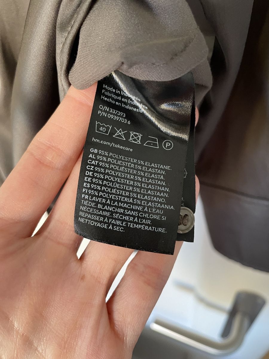 H&M Blusen: H&M Bluse glänzend – Gebraucht aus Zürich von Ali-Olmi 3