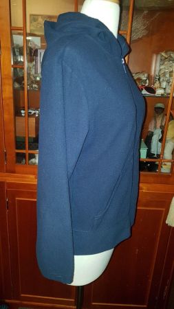 Blaues Fleece-Kapuzen-Jäckchen