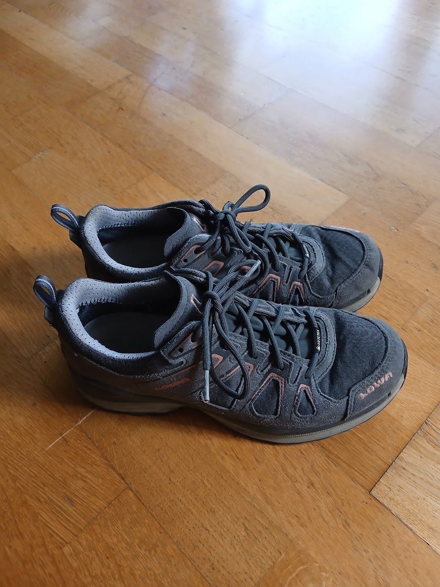 Lowa Scarpe da uomo: Trekkingschuhe Lowa – Usato da Dübendorf venduto da Fip05 1
