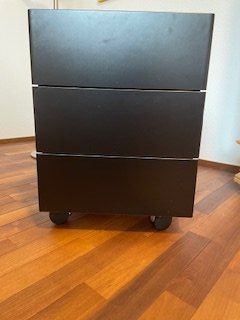 Korpus: Schwarzer Rollcontainer mit 3 Schubladen – Gebraucht aus Reinach AG von joric06 1
