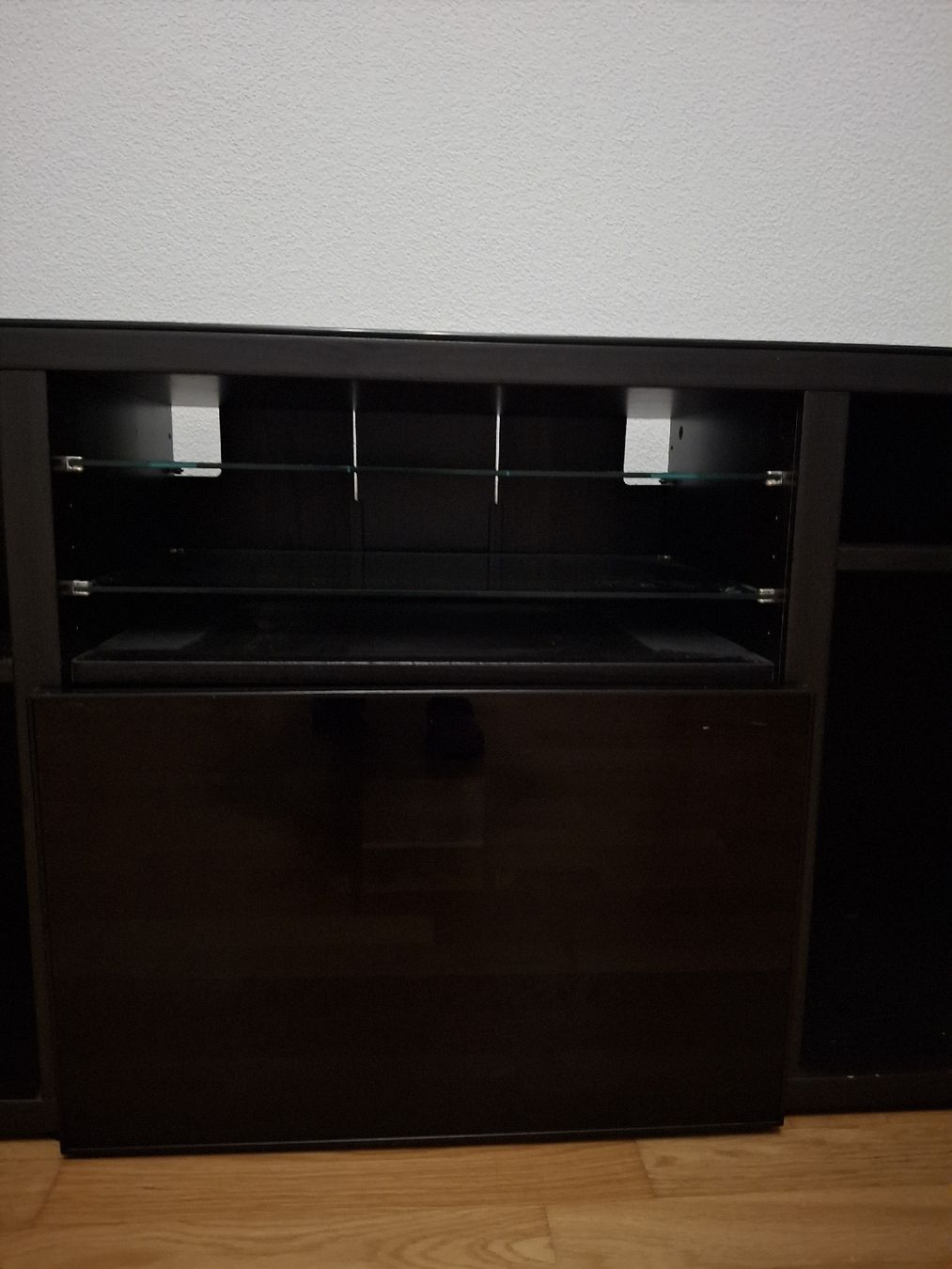 Ikea Mobili TV: TV Möbel mit Glasdeckplatten – Usato da Wetzikon ZH venduto da kee_vc75 7