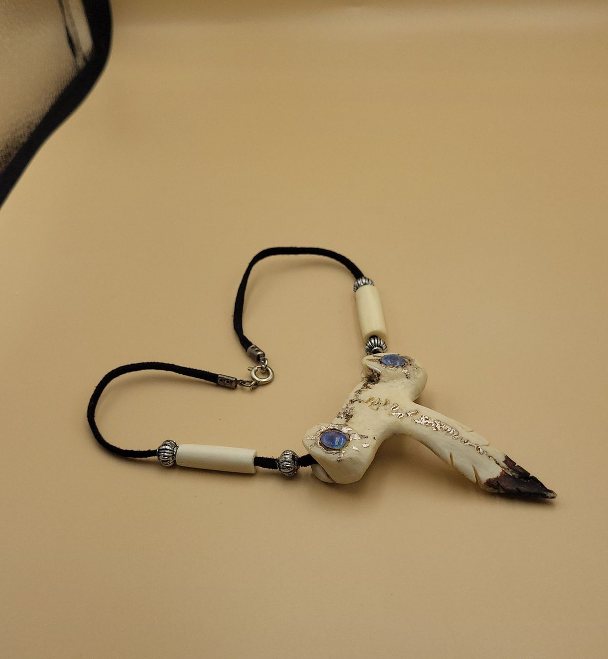 Ketten: UNIKAT Handgemachte Collier Mit Knochen Anhänger und 2 Opal – Gebraucht aus Wald ZH von SwissPawnshop 8