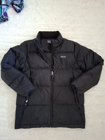 Doudoune Patagonia noir, taille m femm, idéale pour l'hiver!