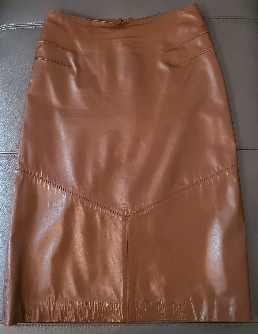 Gonne: Jupe en cuir marron HENNES, taille 34. – Usato da Neuchâtel venduto da wikit