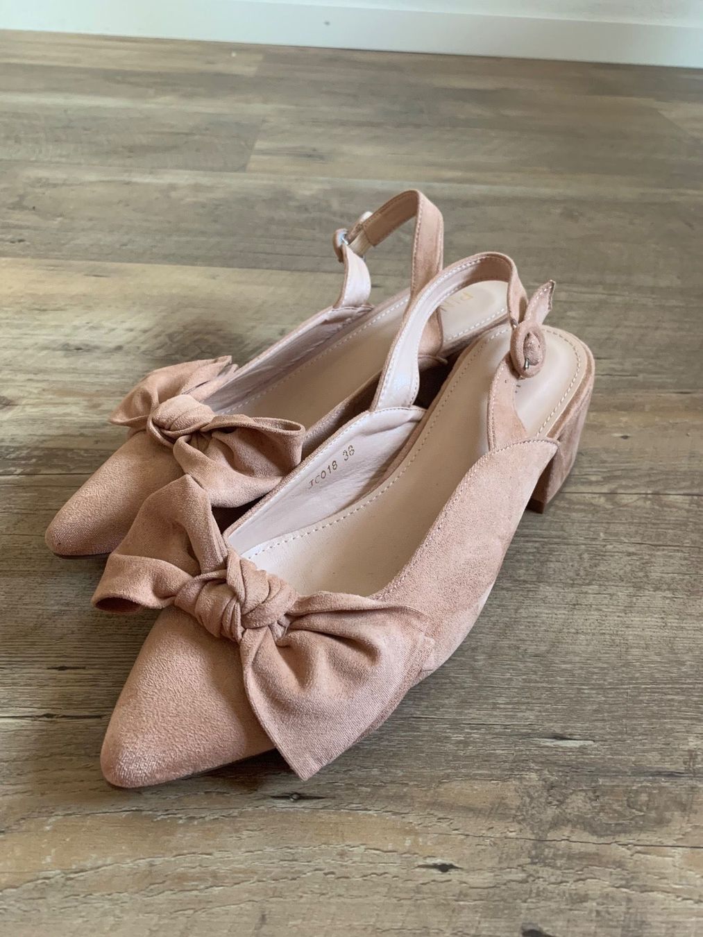 Scarpe da donna: Ab 1.! Hübsche Sandalen mit Schleife, Gr.39, NEU – Nuovo (secondo la descrizione) da Altendorf venduto da Beauty_Girl83