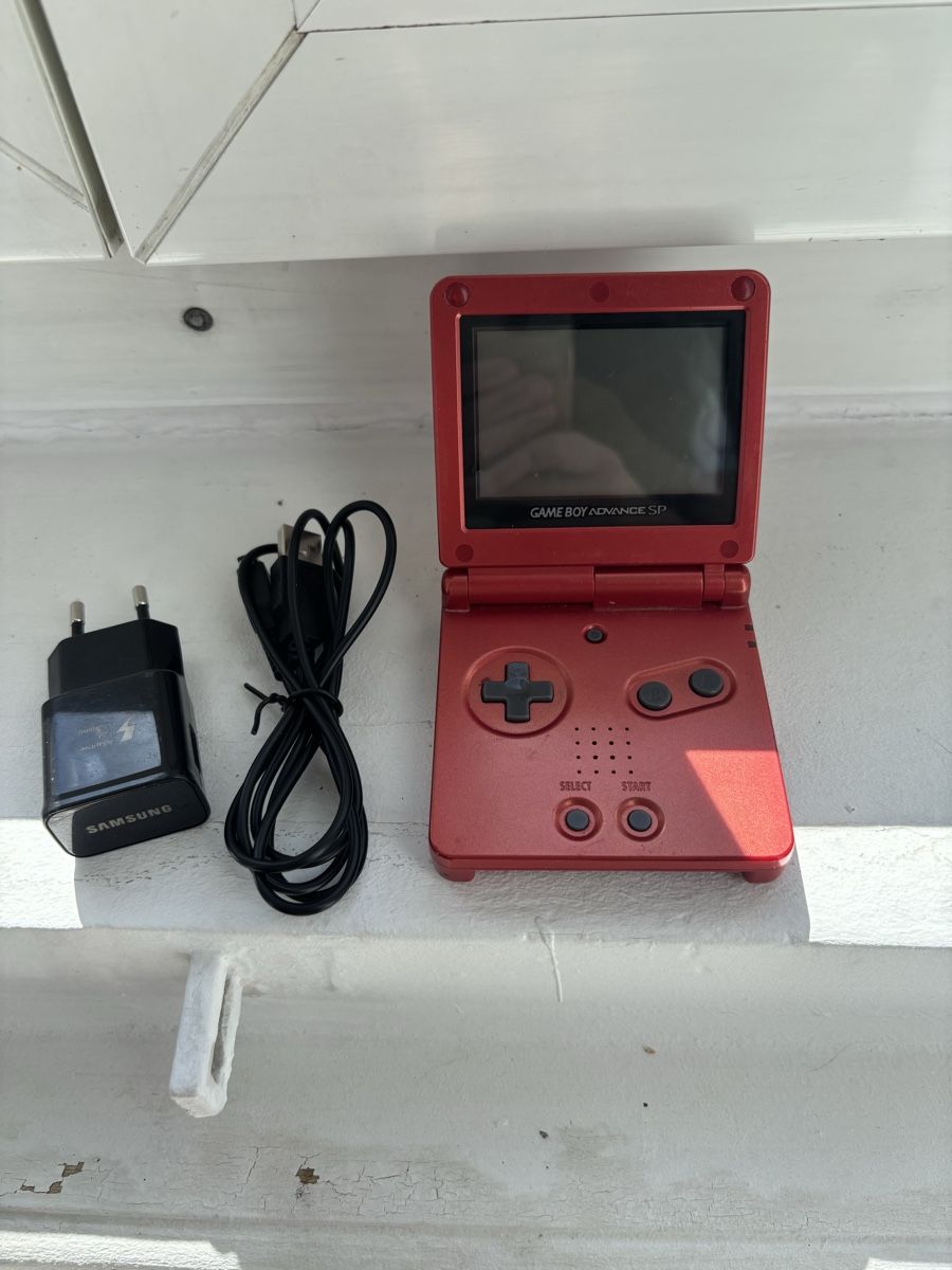Nintendo Console: Console Nintendo Game Boy Advance SP rouge avec chargeur – Usato da La Chaux-de-Fonds venduto da DANIELA19961996
