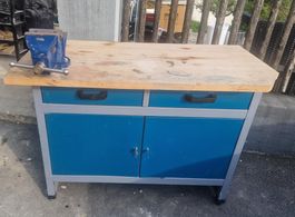 Robuste Werkbank / Werktisch mit Schraubstock (120x60 cm)