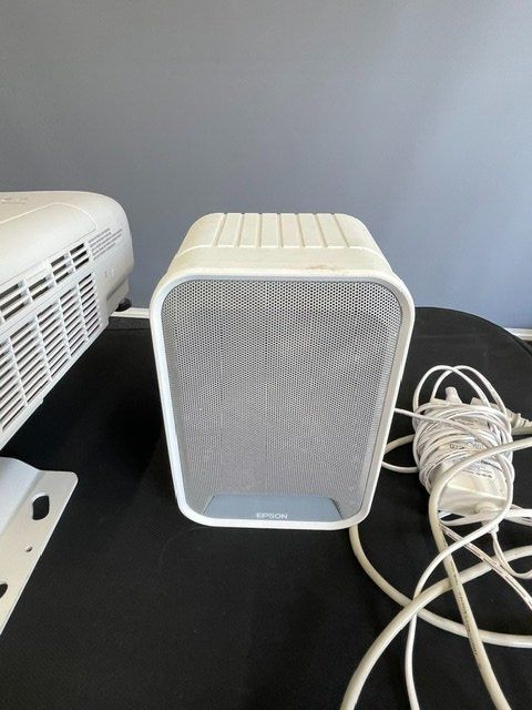 Epson Videoprojektoren: Epson LCD Projector Model H881B – Gebraucht aus Regensdorf von OfficeExperts 5
